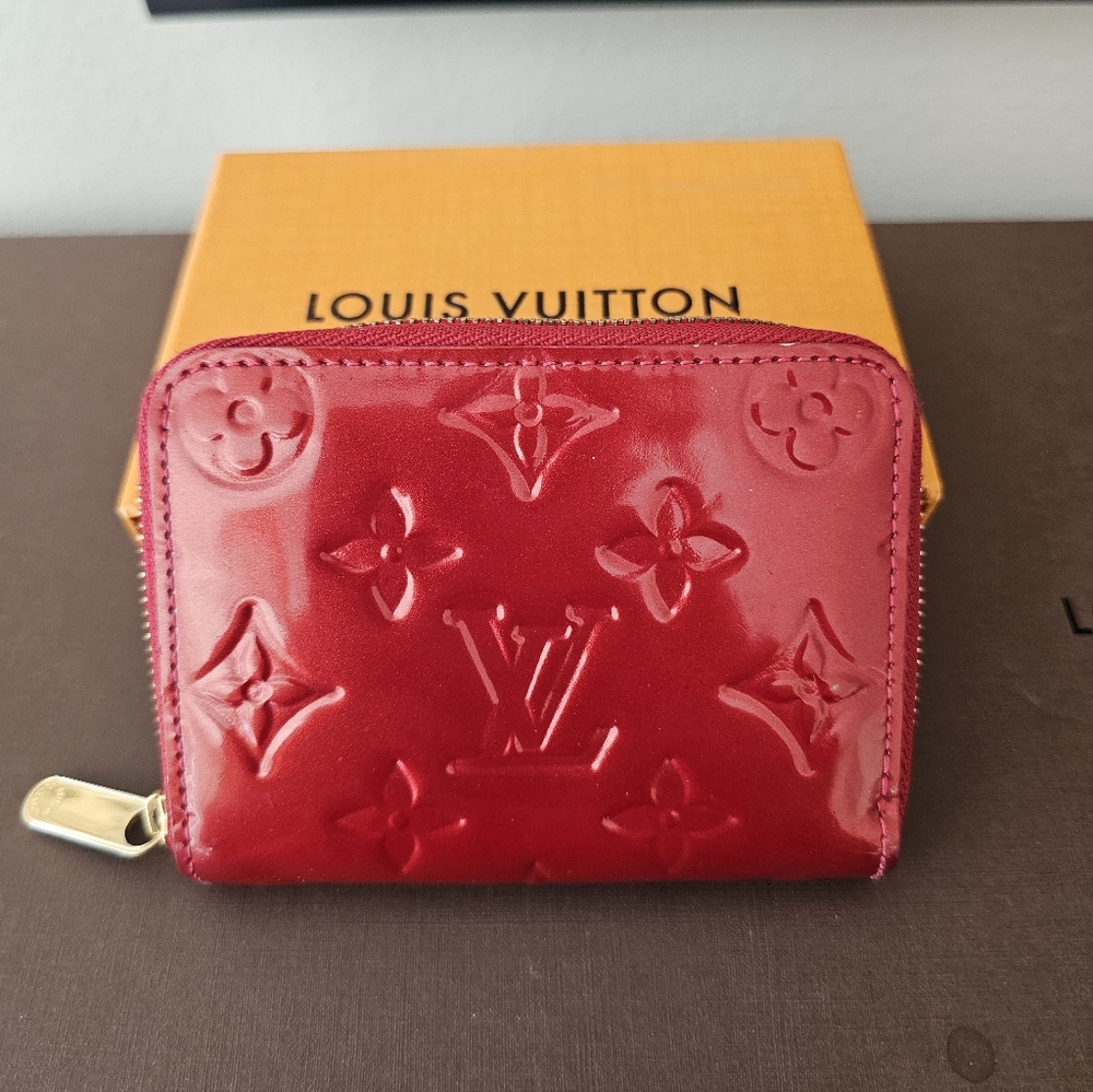 💯AUTHENTIC LOUIS VUITTON SMALL WALLET IN RED VERNIS
